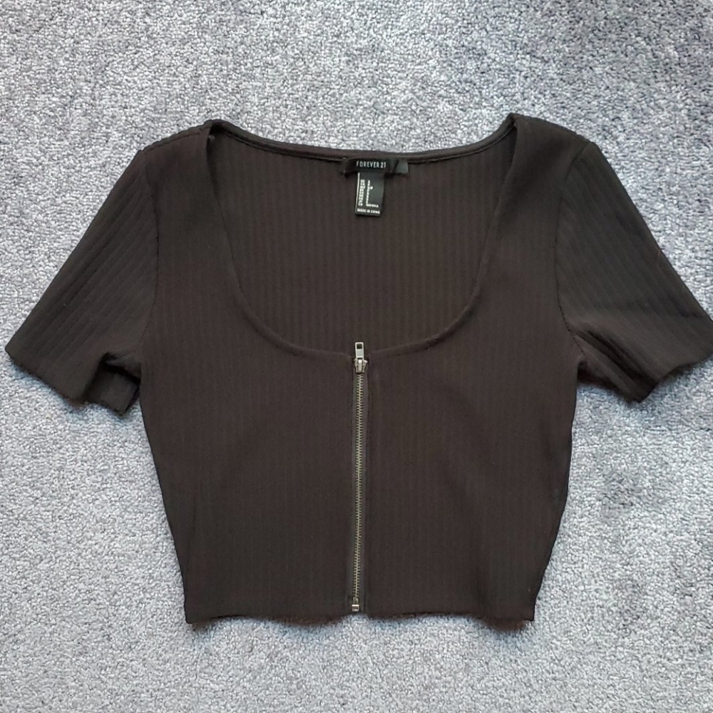 Cropped zipper top